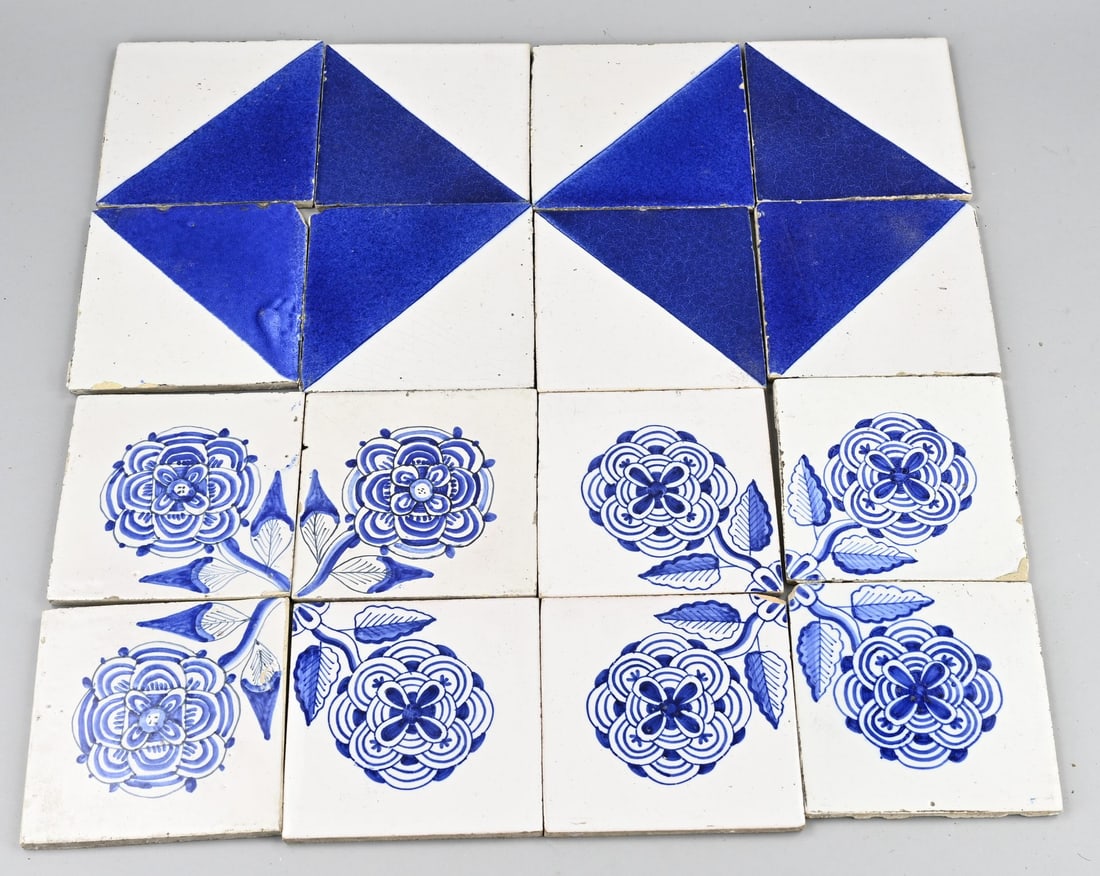 16-Pas tile panel, 1900: 16-Pas Dutch faience tile panel with blue star + floral. Circa 1900. Dimensions: 13 x 13 cm. In good condition.