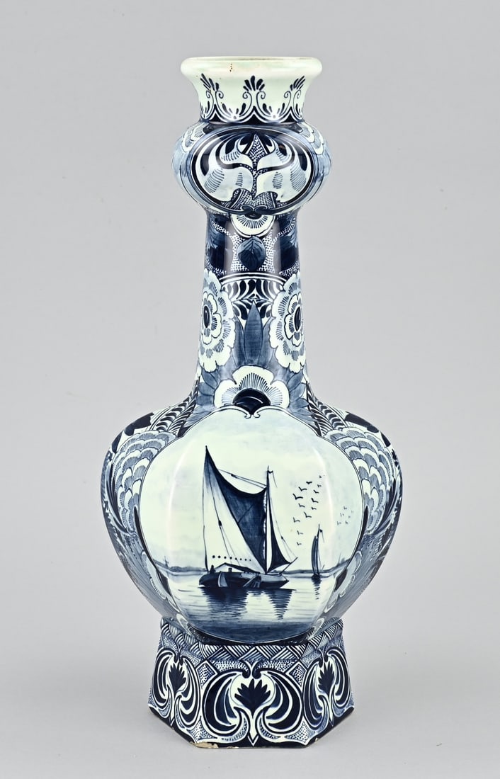 Delft bulbous vase, H 37 cm.: Delft faience bulbous vase with floral/ship decoration. Circa 1900. Dimensions: 37 cm. In good condition.