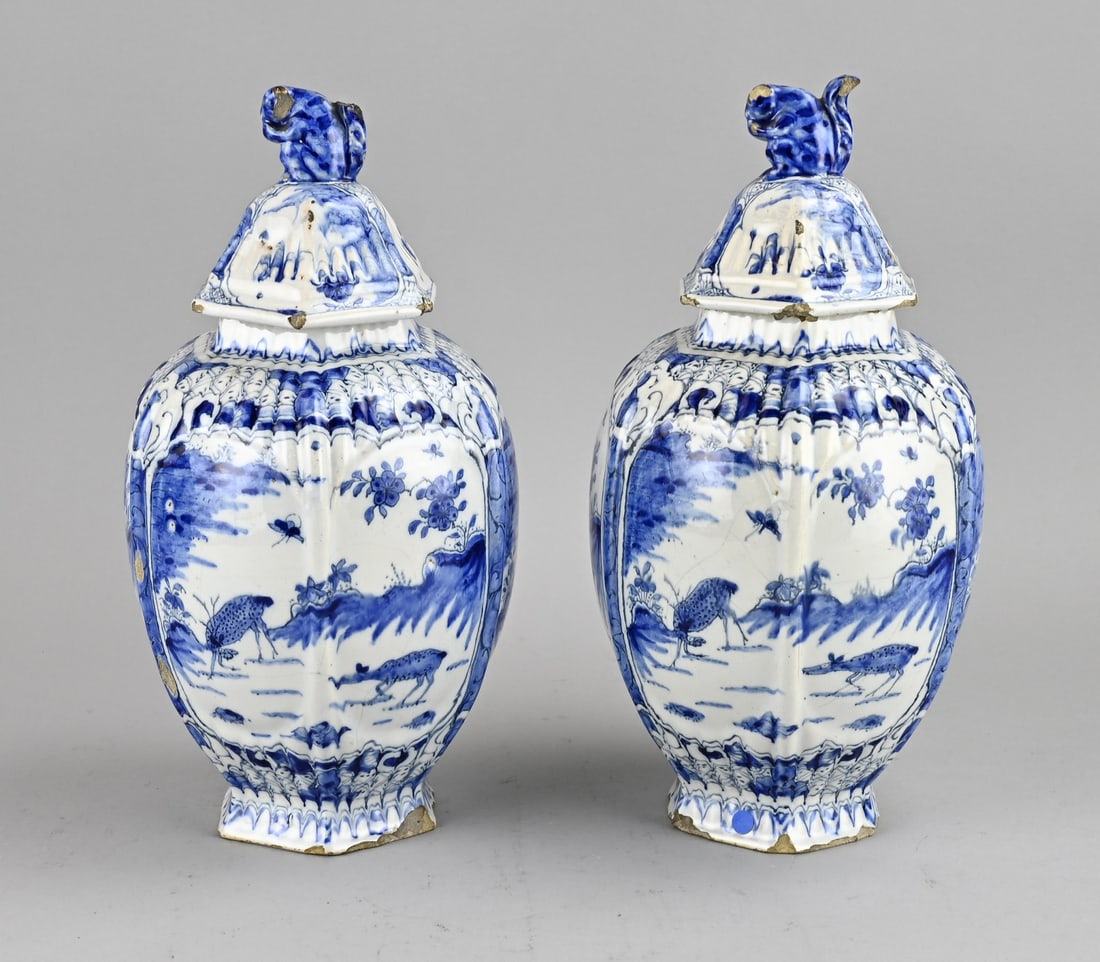Pair of Delft lidded vases, H 27 cm.: Two beautiful 18th-century Delft faience lidded vases with chinoiserie/deer in a landscape decoration. Marked A/M. Dimensions: H 27 cm. In good condition.