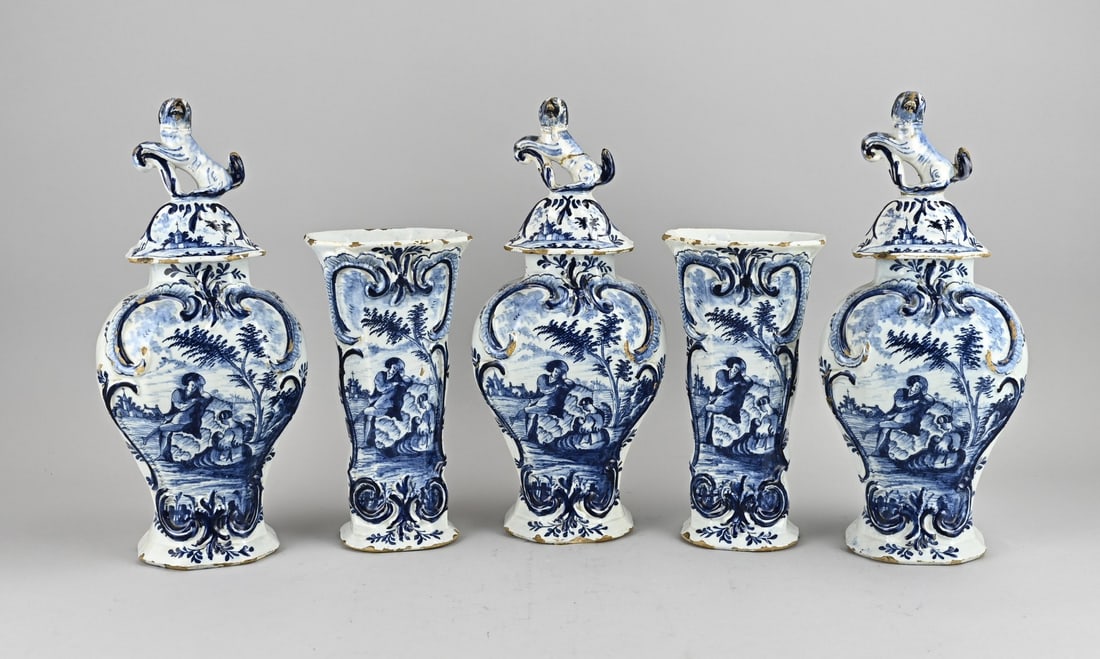 5-piece Delft cabinet set: Rare five-piece Delft faience cabinet set. 18th century. With father, mother, and child in a landscape setting. Base mark De Bijl. Dimensions: H 35 cm. In good condition.