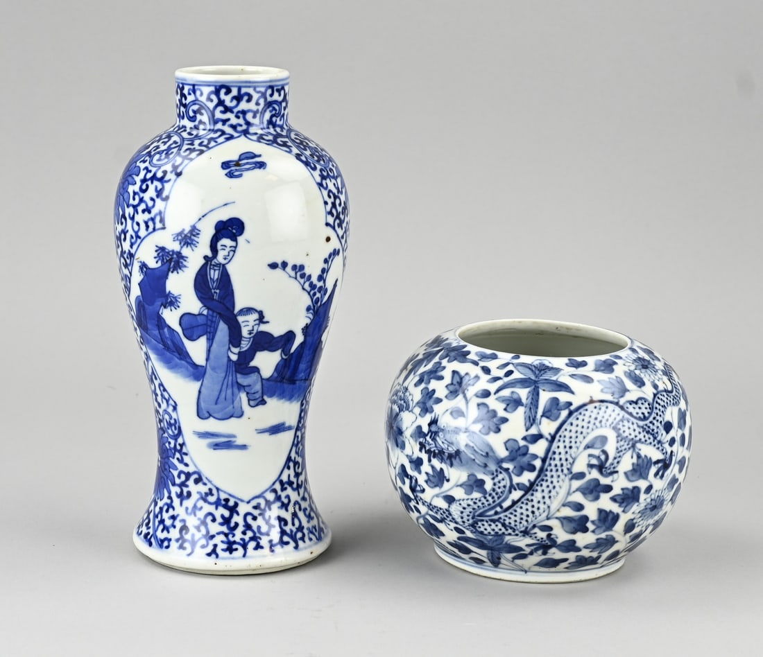2x Chinese porcelain (1 of 2)