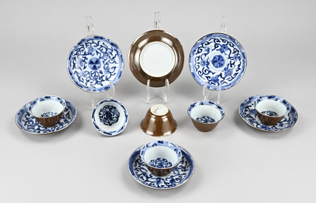 6x Capuchin cups/saucers: Six 18th-century Chinese Capuchin porcelain cups and saucers with floral decoration. Five saucers in good condition. One saucer chipped. Five cups chipped. One cup in good condition. Dimensions: Ø 7.