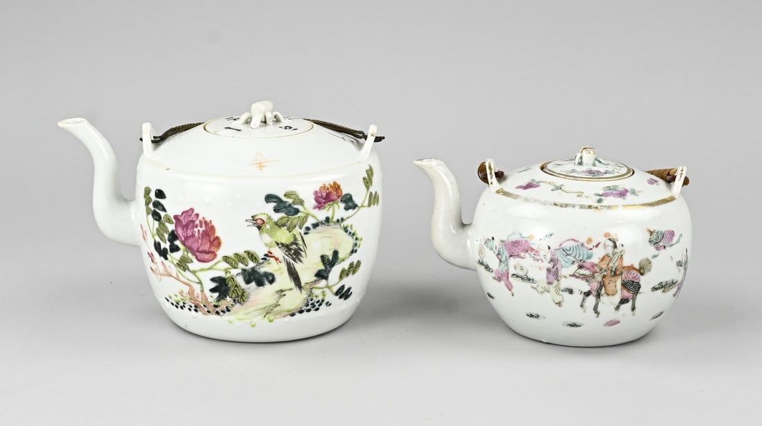 2x Pull pot: Two Chinese porcelain Rose Family teapots. 1x Bird in garden decoration + base mark, one chip. 1x Figures entourage decoration + base mark, one chip. Dimensions: Ø 11 - 14 cm. In good condition.
