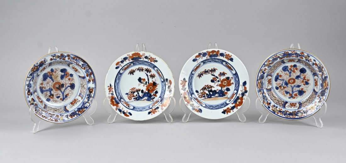 2x Imari plate Ø 16 - 16.5 cm.: Four 18th-century Chinese Imari porcelain porridge bowls with garden/floral and gold decoration. One intact, the rest chipped. Dimensions: Ø 16 - 16.5 cm. In fair/good condition.