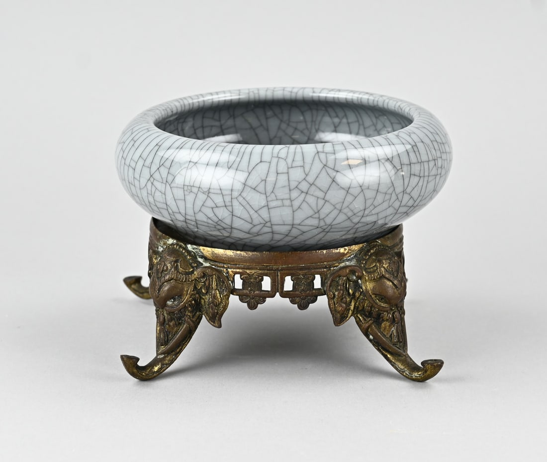 Old celadon bowl on brass console Ø 15.5 cm.: Old Chinese porcelain celadon bowl with grey crackle glaze, mounted on a brass console. Dimensions: Ø 15.5 cm. In good condition.