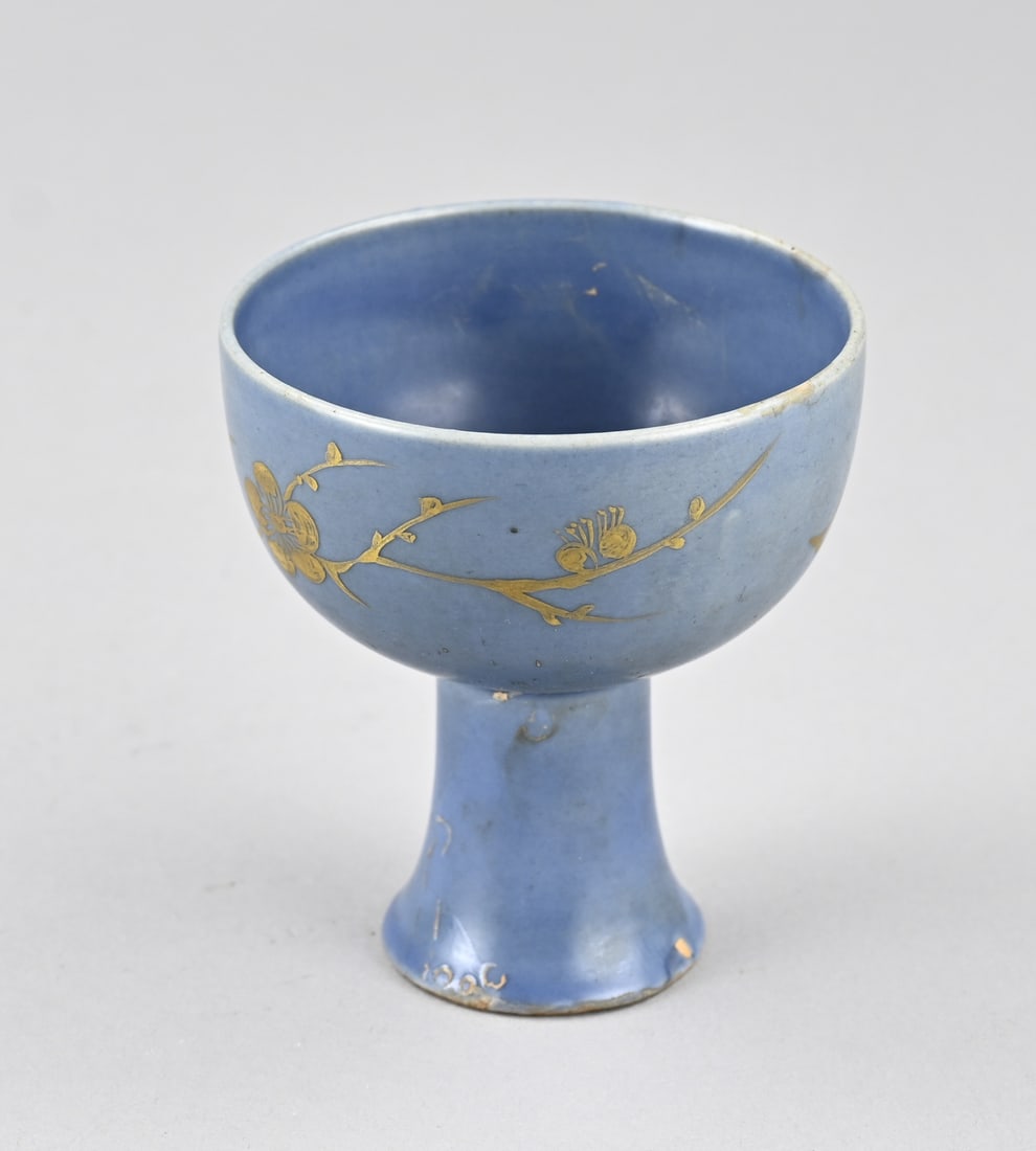 Chinese voting cup: Chinese porcelain Sung stem cup with blossom branch/gold decoration. Dimensions: 9.5 x 8.5 cm. In good condition.