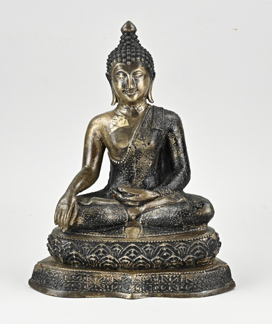 Bronze Buddha, H 34 cm.: Old Chinese bronze Buddha, seated in lotus position. 20th century. Dimensions: H 34 cm. In good condition.