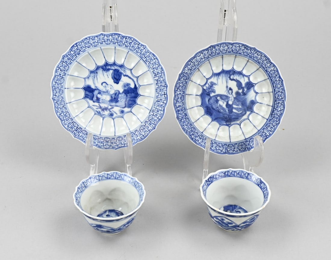 2x Chinese cup + saucer: Two beautiful 18th-century Chinese porcelain cups and saucers with erotic imagery. Contoured. Two chips on one cup have been restored. Dimensions: 6.5 x 11.4 cm. In good condition.