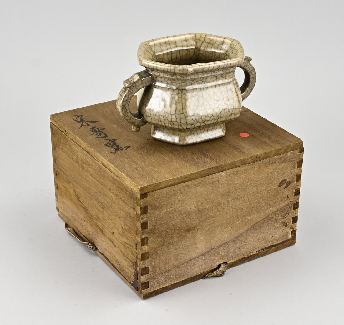 Hexagonal ear vase (in box): Chinese hexagonal celadon porcelain ear vase in a wooden storage box with text. Dimensions: 9.6 x 17.2 x 9.8 cm. In good condition.