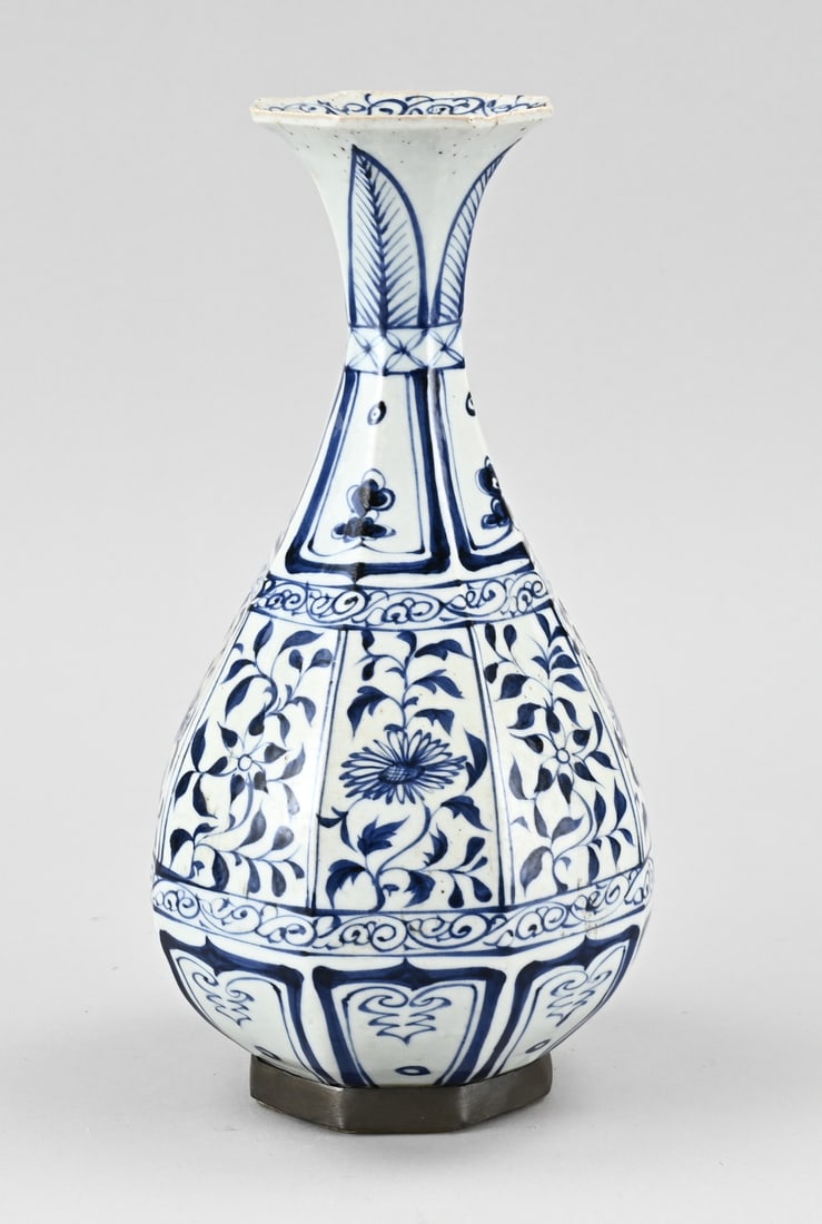 Chinese vase (angular), H 27.5 cm. (1 of 2)