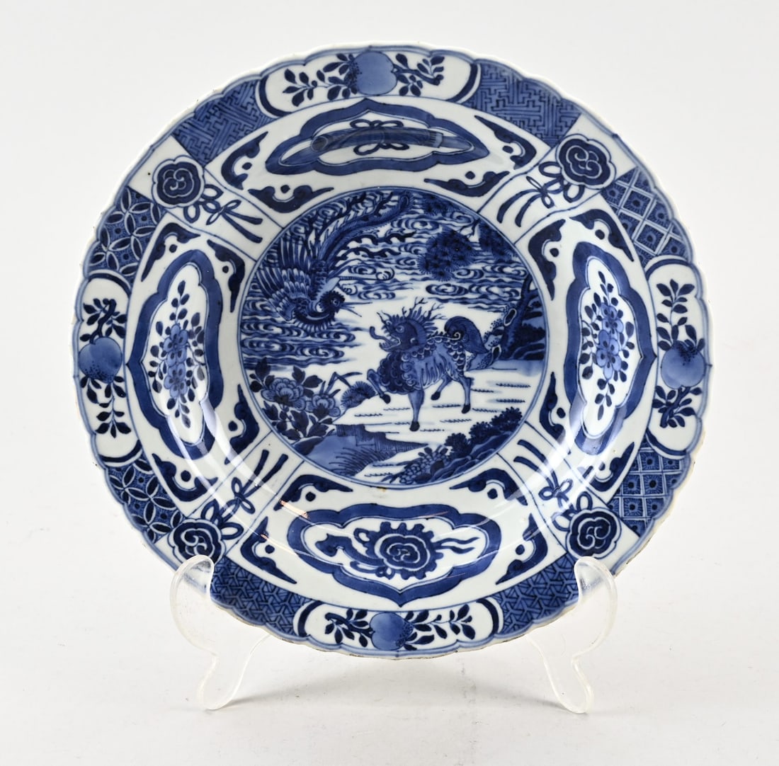 Rare Chinese Kang Xi plate Ø 23.2 cm.: Rare 17th-18th century Chinese porcelain Kang Xi plate with kylin/phoenix in landscape decoration + good luck symbols/peaches. Dimensions: Ø 23.2 cm. Slight rim glaze damage, otherwise good.