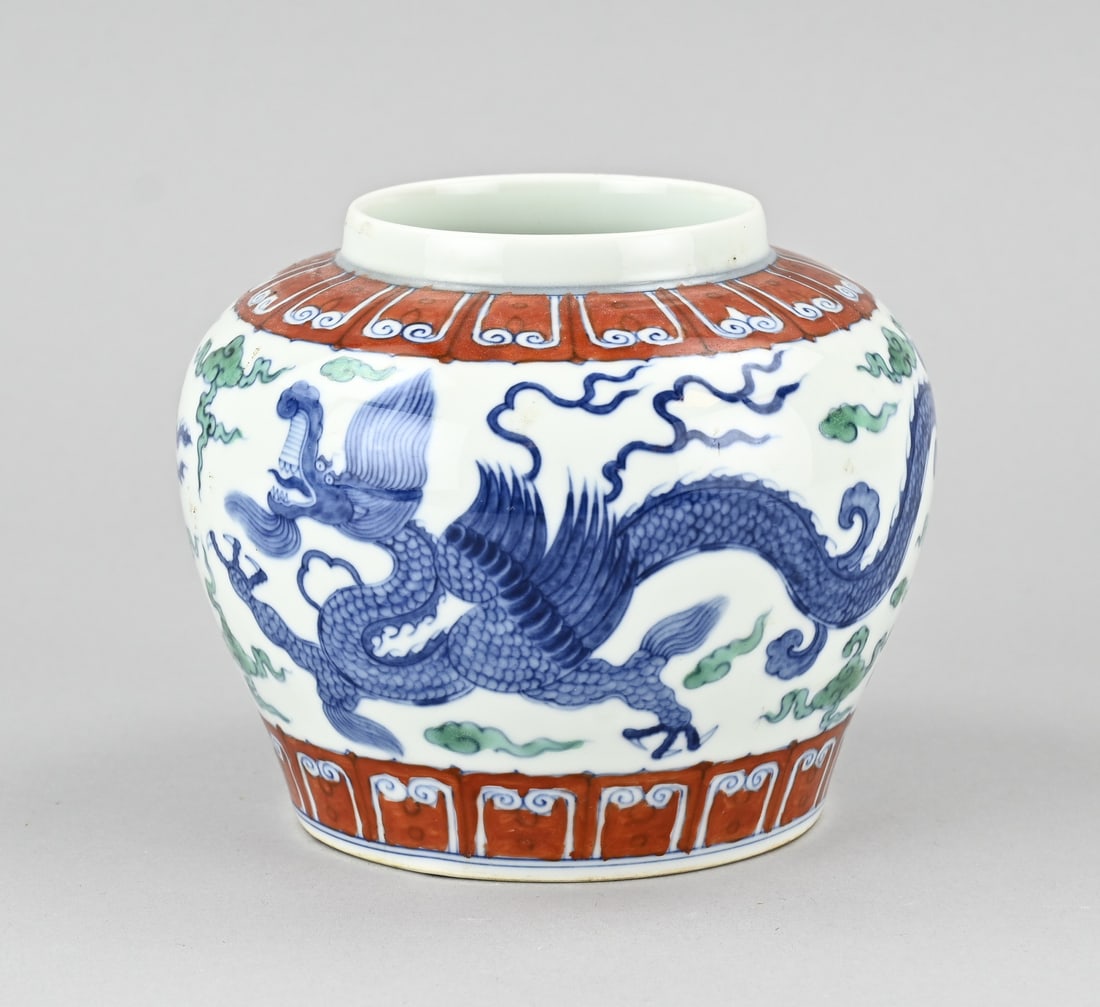 Chinese ginger jar Ø 14.7 cm.: Chinese porcelain Kang Xi marked ginger jar with dragon decoration. Dimensions: H 12 x Ø 14.7 cm. In good condition.