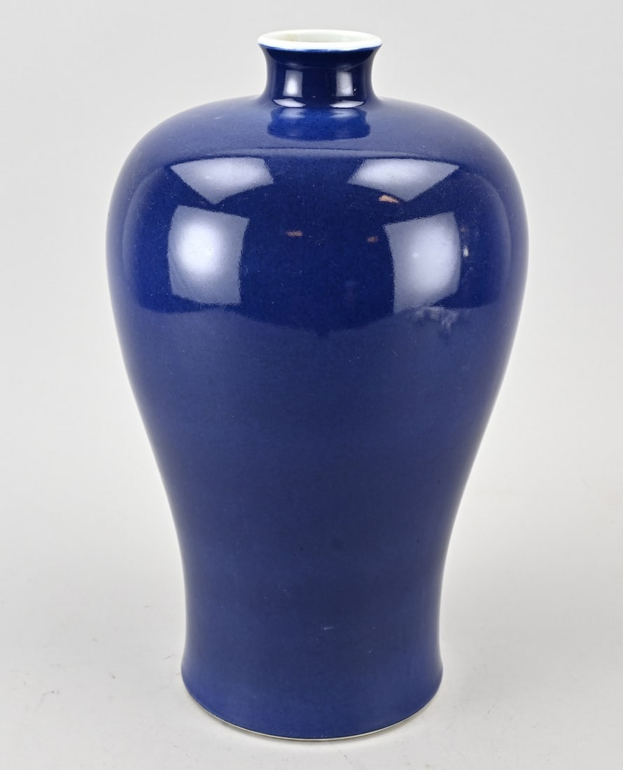Chinese vase (meiping), H 36.5 cm. (1 of 2)