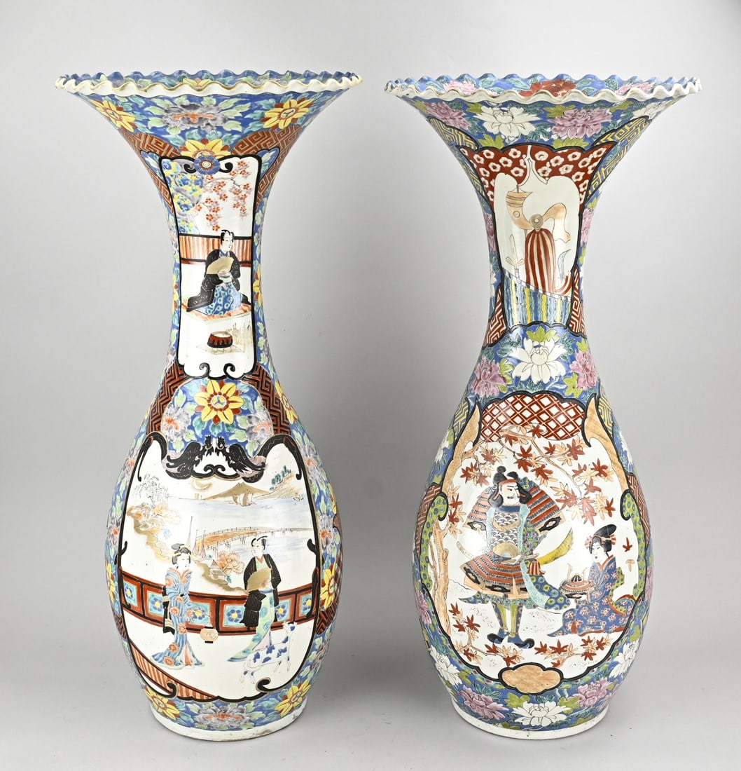 2x Japanese Imari vase (1 of 3)