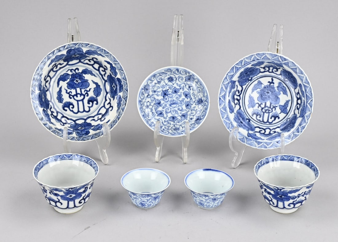 4x Chinese cups + saucers: Four antique Chinese porcelain cups + three saucers. 2x 18th Century Kang Xi with four-character base mark. Minimal chip. Dimensions: 6 x 13 cm. In good condition.