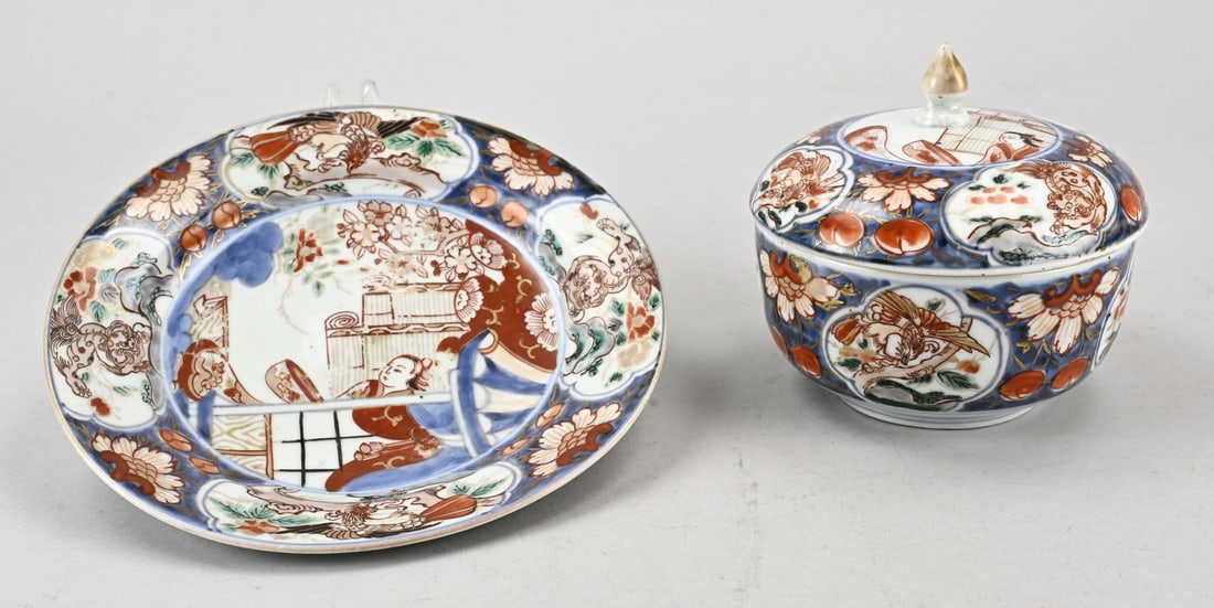 Imari lidded bowl + saucer (Japan): 18th-century Japanese porcelain Imari lidded bowl and saucer, with geisha/kylin decoration. Dimensions: 13 x 20.2 cm. In good condition.