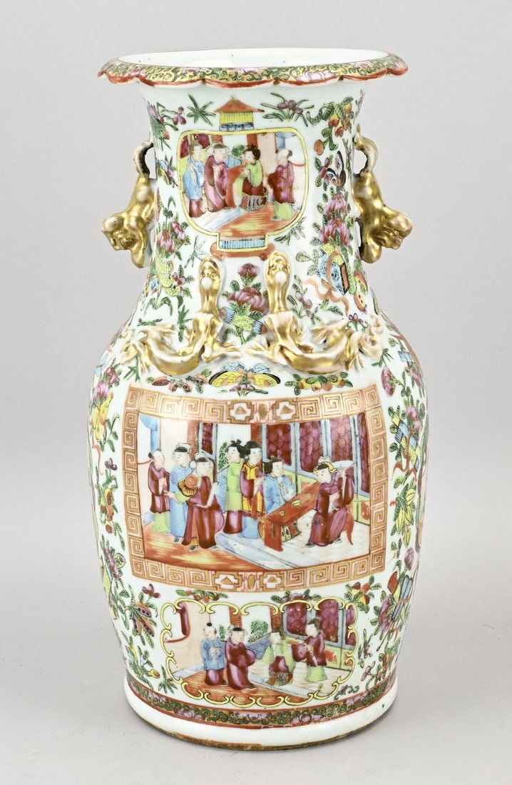 Family Rose Canton vase, H 36.5 cm.: 19th-century Chinese porcelain Rose Family, Cantonese vase with figures/floral/animals and gold decoration. Dimensions: H 36.5 cm. In good condition.