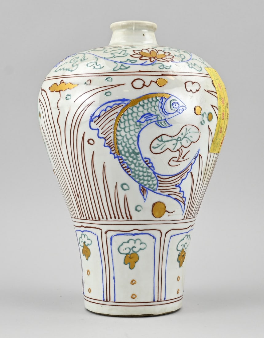 Chinese Meiping vase, H 35.6 cm.: Old Chinese porcelain Meiping vase in Sung style, with underwater/fish decoration. Dimensions: H 35.6 cm. In good condition.