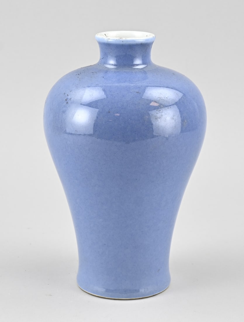 Chinese vase, H 24.6 cm. (1 of 2)