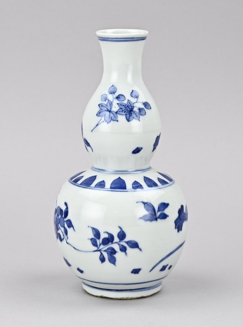 Chinese knobbed vase, H 19 cm. (1 of 2)