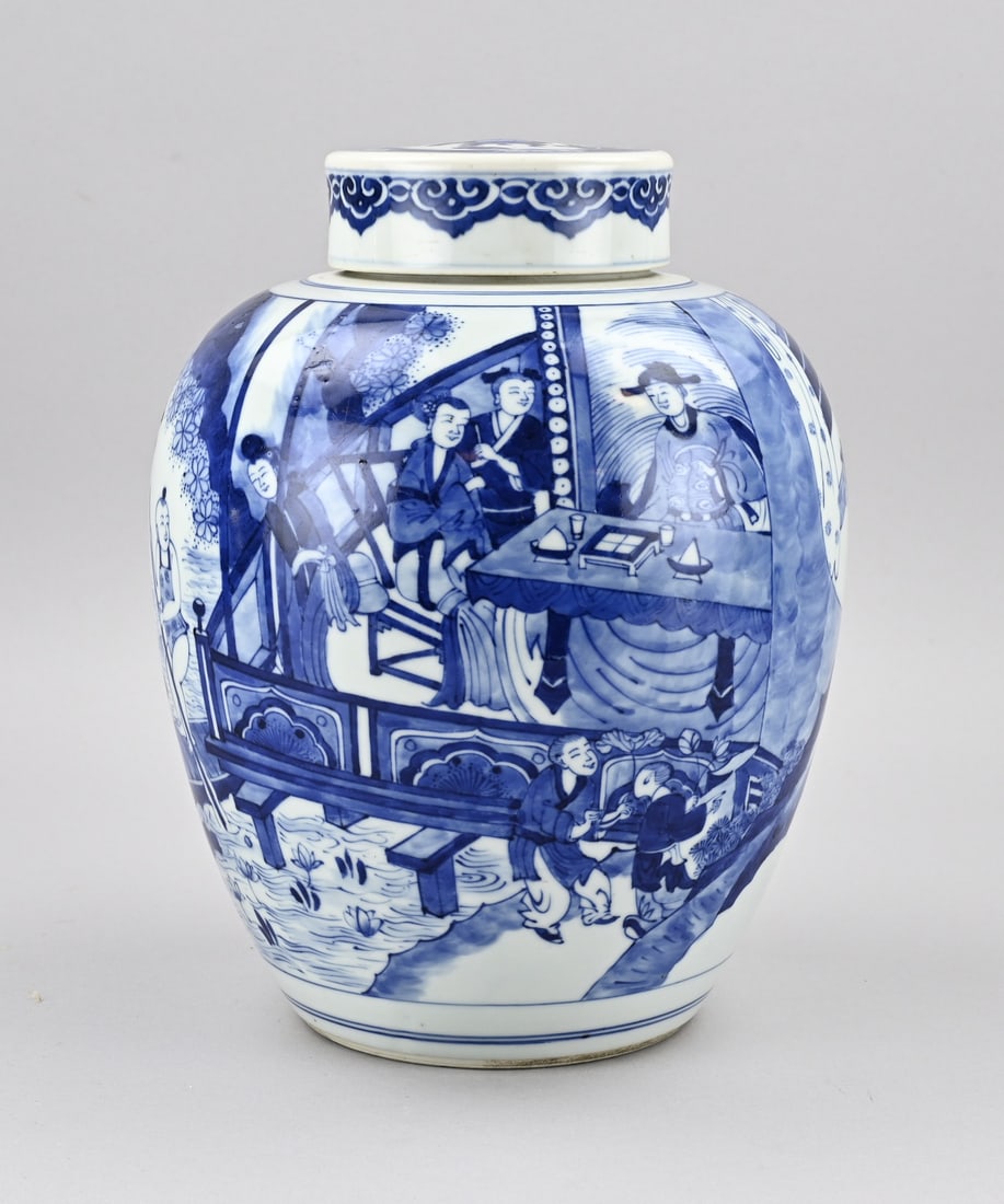 Chinese lidded pot, blue and white, H 29 cm.: Old Chinese porcelain lidded jar with figural decoration all around. Dimensions: H 29 x Ø 22 cm. In good condition.