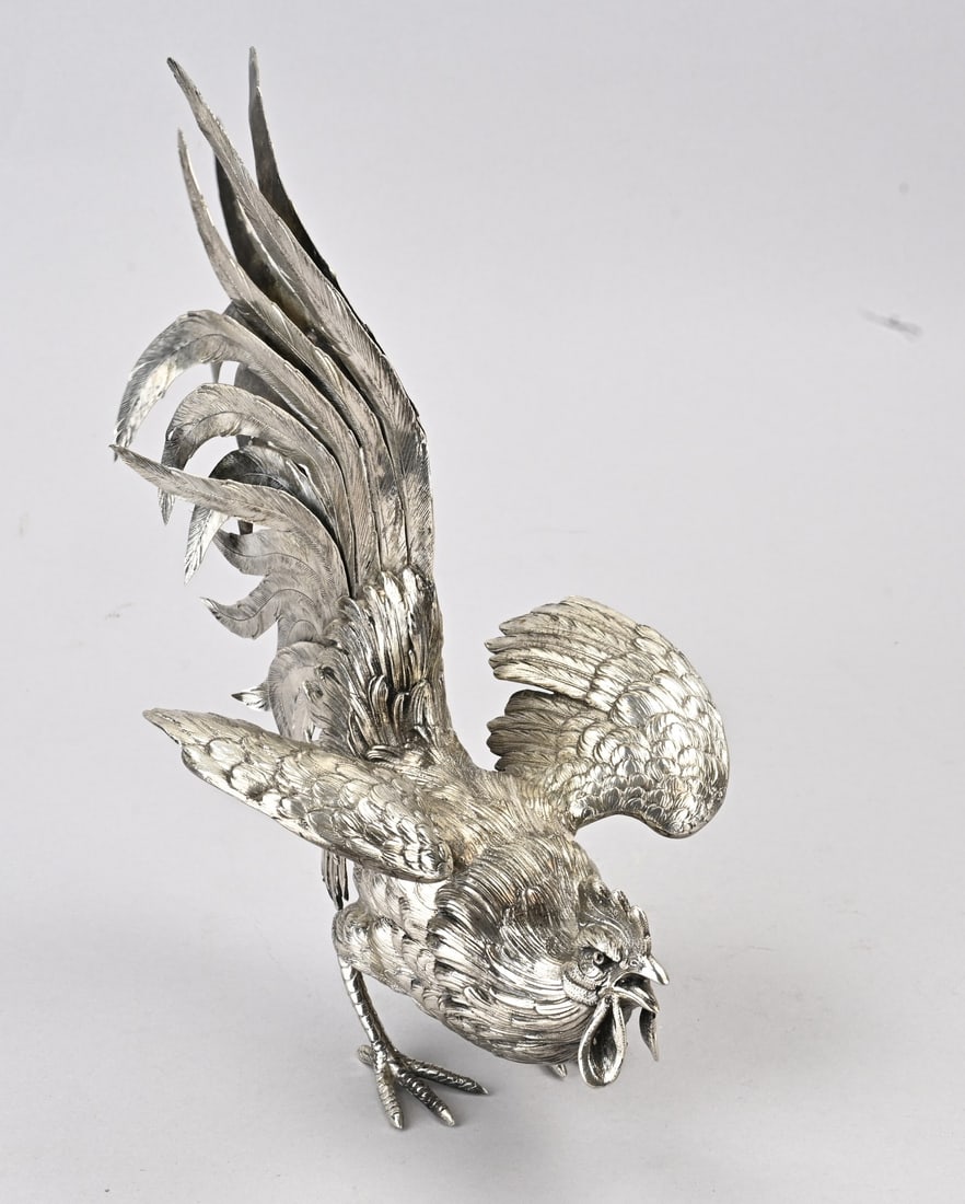 Silver cock: Large silver rooster, 835/000, ruff. 24x16x27cm. Approx. 655 grams. Belgium, after 1942. In good condition.