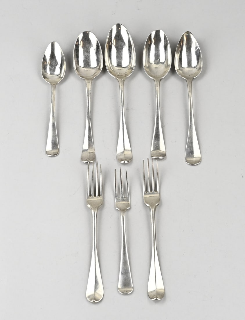 Lot of antique silver spoons and forks, 8x: Lot of antique silver spoons and forks, 18th century, with a spoon, The Hague Ornament. Large Rotterdam hallmark. Year letter V 1754, a spoon. Handle attachment with double ornament and The Hague