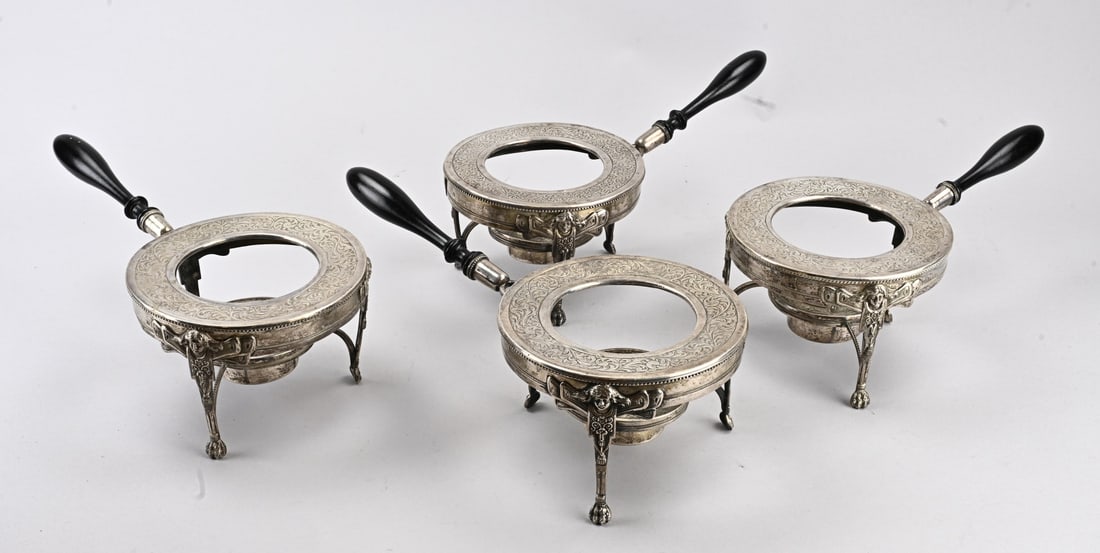 4 Silver chafing dishes: Four exceptional silver chafing dishes, 800/000, Belgium, 1831-1868. Mounted on three claw feet with a figure and lambrequin. The round holder is richly decorated with floral motifs and has a wooden