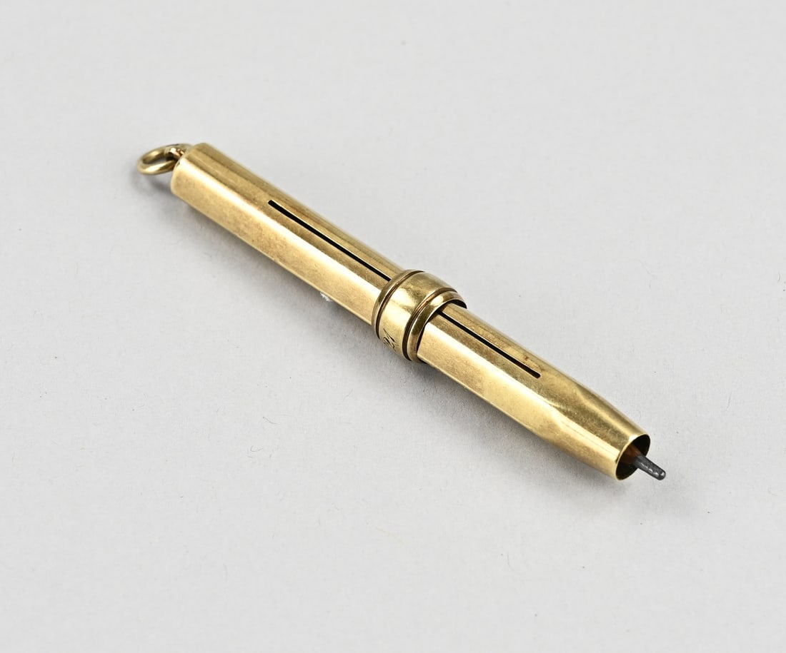 Gold pencil holder: Yellow gold pencil holder, 585/000, hexagonal smooth model with an engraved rim: Heer : HC 9-4-21. Total approx. 16.9 grams. In good condition.