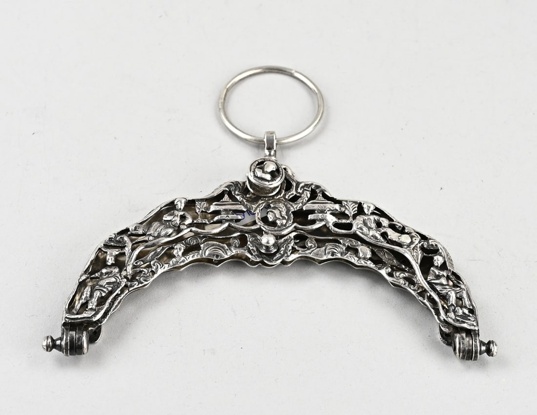 Antique silver purse frame, 18th century: Antique silver purse frame, 18th century. Contoured openwork design decorated with figures and floral motifs. The frame features an inner frame. The frame has a large loop. MT.: unclear, Amsterdam,