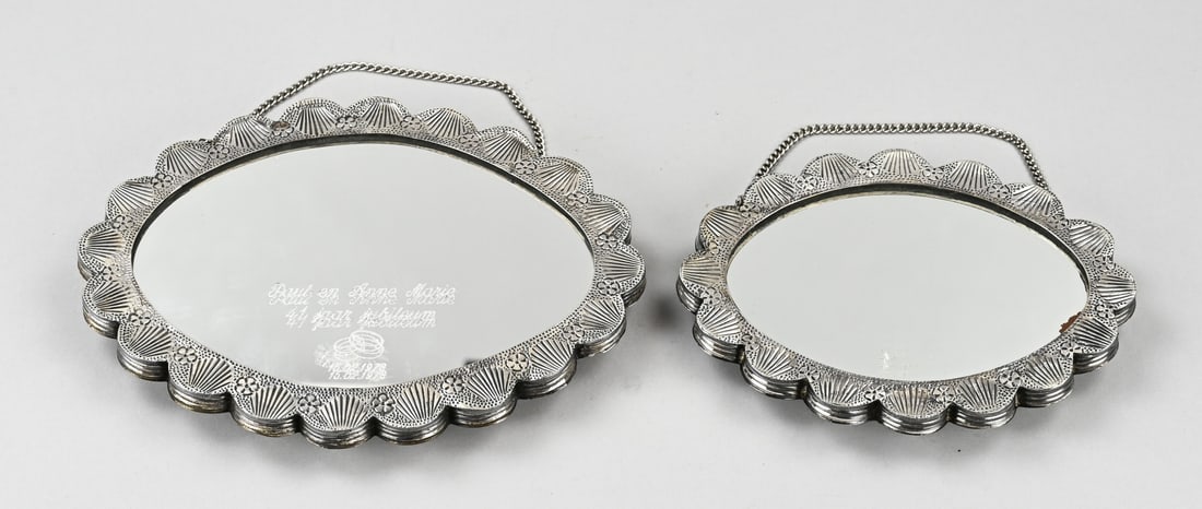 2 Silver bridal mirrors: Two Turkish silver bridal mirrors, 925/000, oval model with a scalloped edge, and the whole features a repoussé-style finish. The large mirror features an engraving: Paul and Anne Marie married