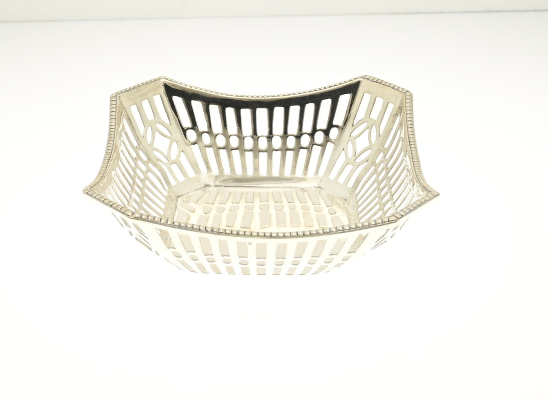 Silver bonbon basket, square (1 of 1)