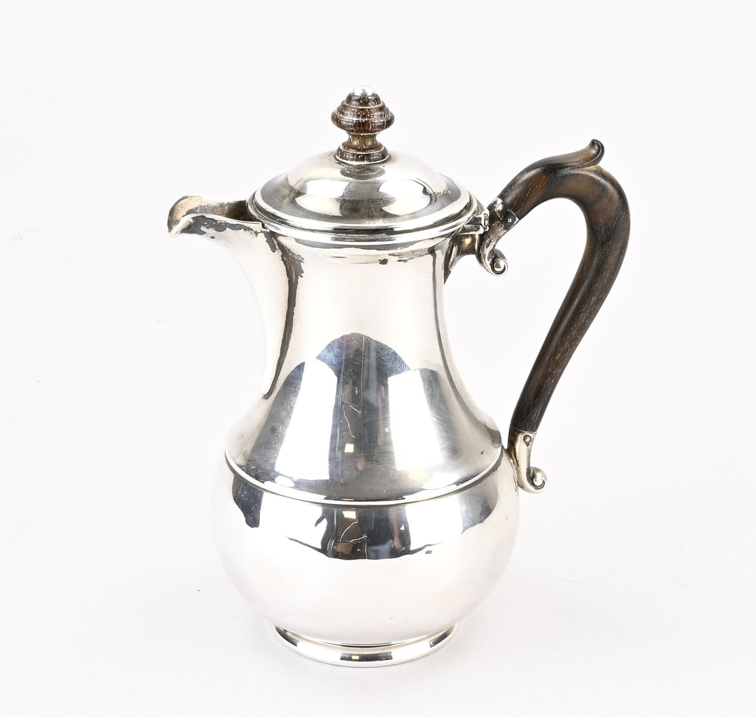 Silver jug: Fine small silver jug, 934/000, with a bulbous body, wide spout, and a hinged lid with a wooden knob and handle. Mounted on a round ring. MT.: Amsterdam hallmark NV Amsterdam, Santpoort, JL.: Q:1951.