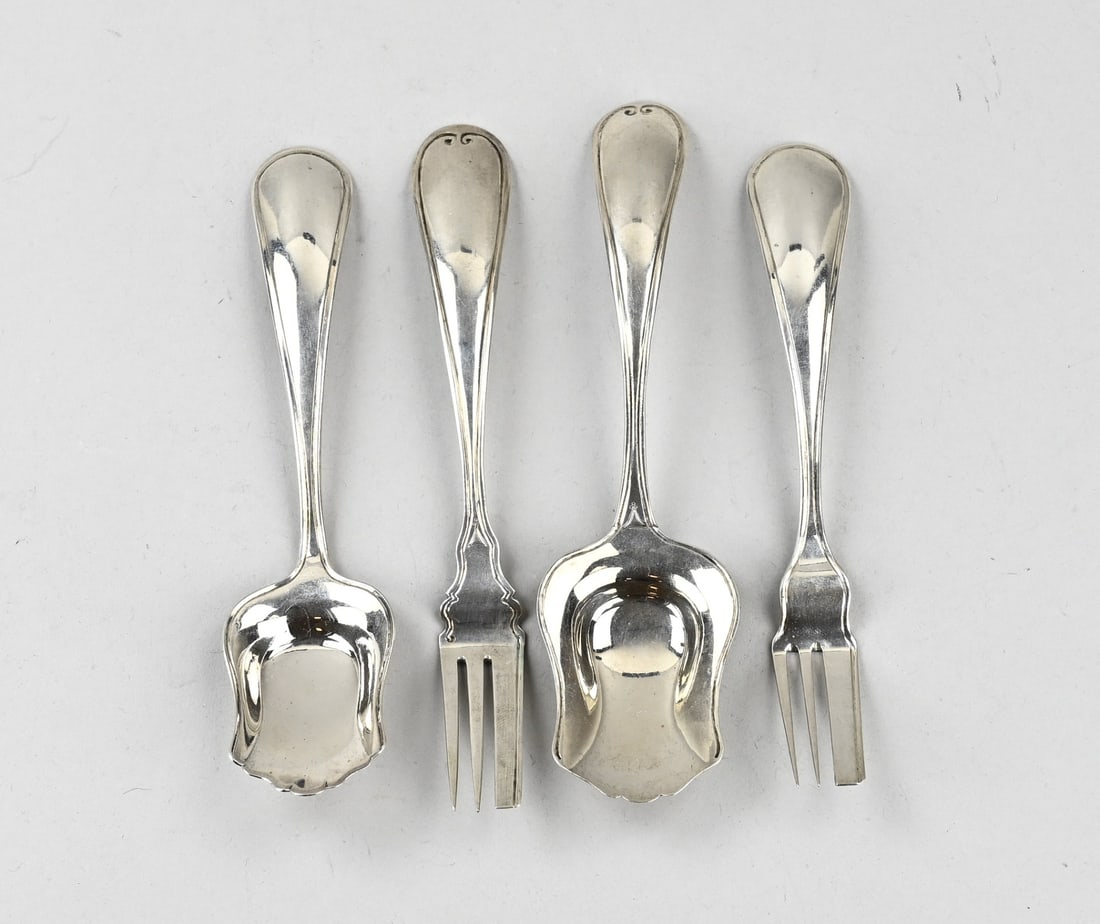 2 Silver ginger cutlery sets: Two silver ginger cutlery sets, 833/000, ginger cutlery with filigree rim, fork with tine and spoon with winged bowl. Mt.: A. Kuylenburg-Schoonhoven. 1876 and Mr. GF van Geelen - Schoonhoven. 1879.