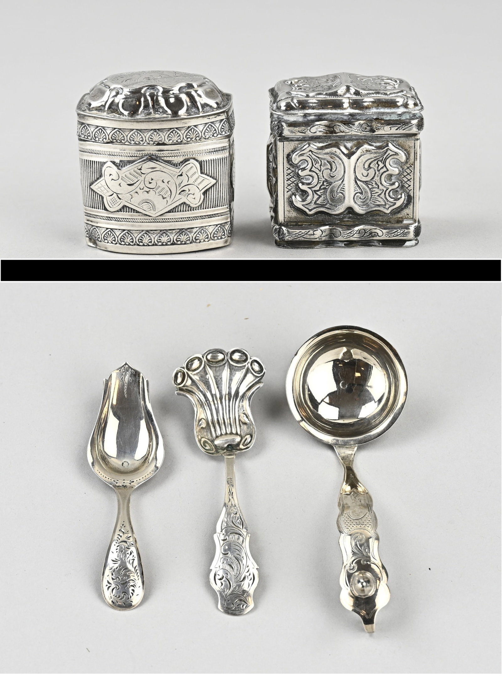 Lot of silver with 2 snuff boxes, 3 spoons: Lot of silver with 2 snuff boxes and 3 spoons, 833/000. An oval contoured box with banding. MT.: J.Schijfsma, Sneek, dated:X:1857. And a rectangular snuff box with engraving and chased elements. MT.: