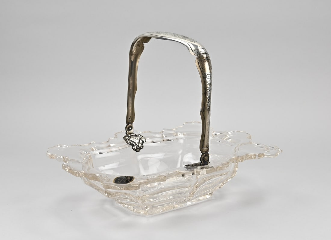 Crystal bowl with silver bracket: Large crystal bowl with silver bracket, 833/000. A rectangular, contoured bowl with a bracket-shaped rim. Features a star cut on the base. The bowl is fitted with a silver bracket with engraved