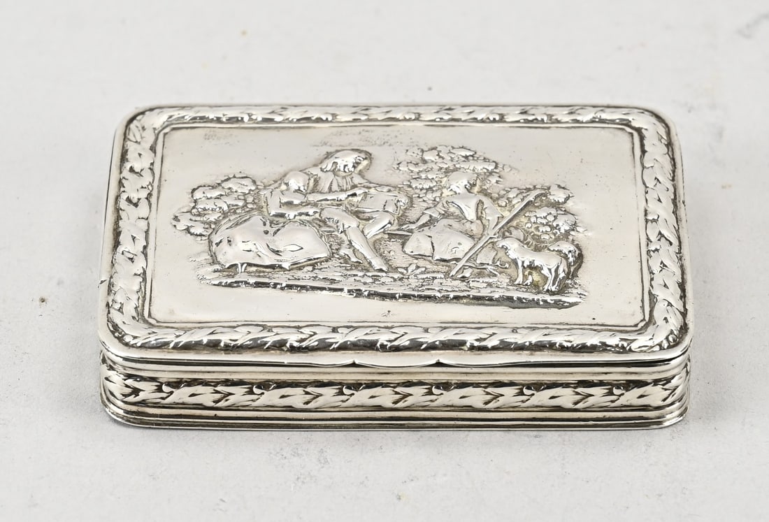 Silver lidded box (1 of 1)