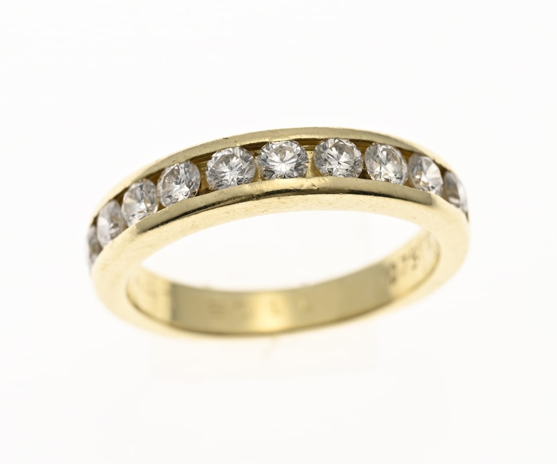 Gold ring with diamonds: Yellow gold ring, 585/000, with diamonds. Ring with a rail set with 10 brilliant-cut diamonds, total approx. 0.75 ct. Head width 4.1 mm. ø 52. approx. 3.9 grams. Some signs of wear, otherwise in