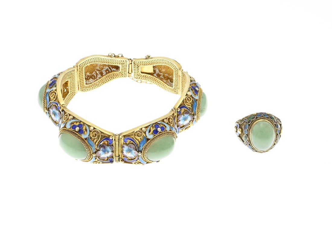 Silver-plated bracelet and ring with enamel and jade: Silver-plated bracelet and ring with enamel and jade. Bracelet with oval contoured links with filigree work and decorated with enamel scrolls and floral elements. In the center of the link is an oval 
