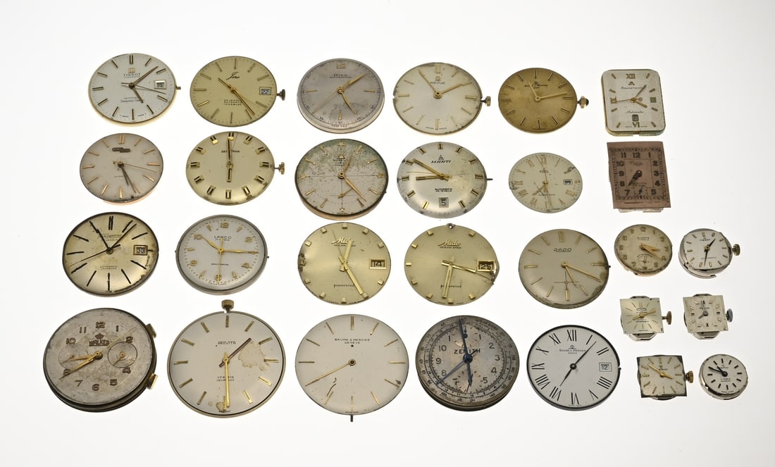 Lot of timepieces with dials: Large lot of loose movements, including 2x Baume & Mercier (quartz), Zenith, Ebel, Tissot, Mido, Maurice Lacroix, Rado. Quartz, mechanical and automatic. Functionality not tested.