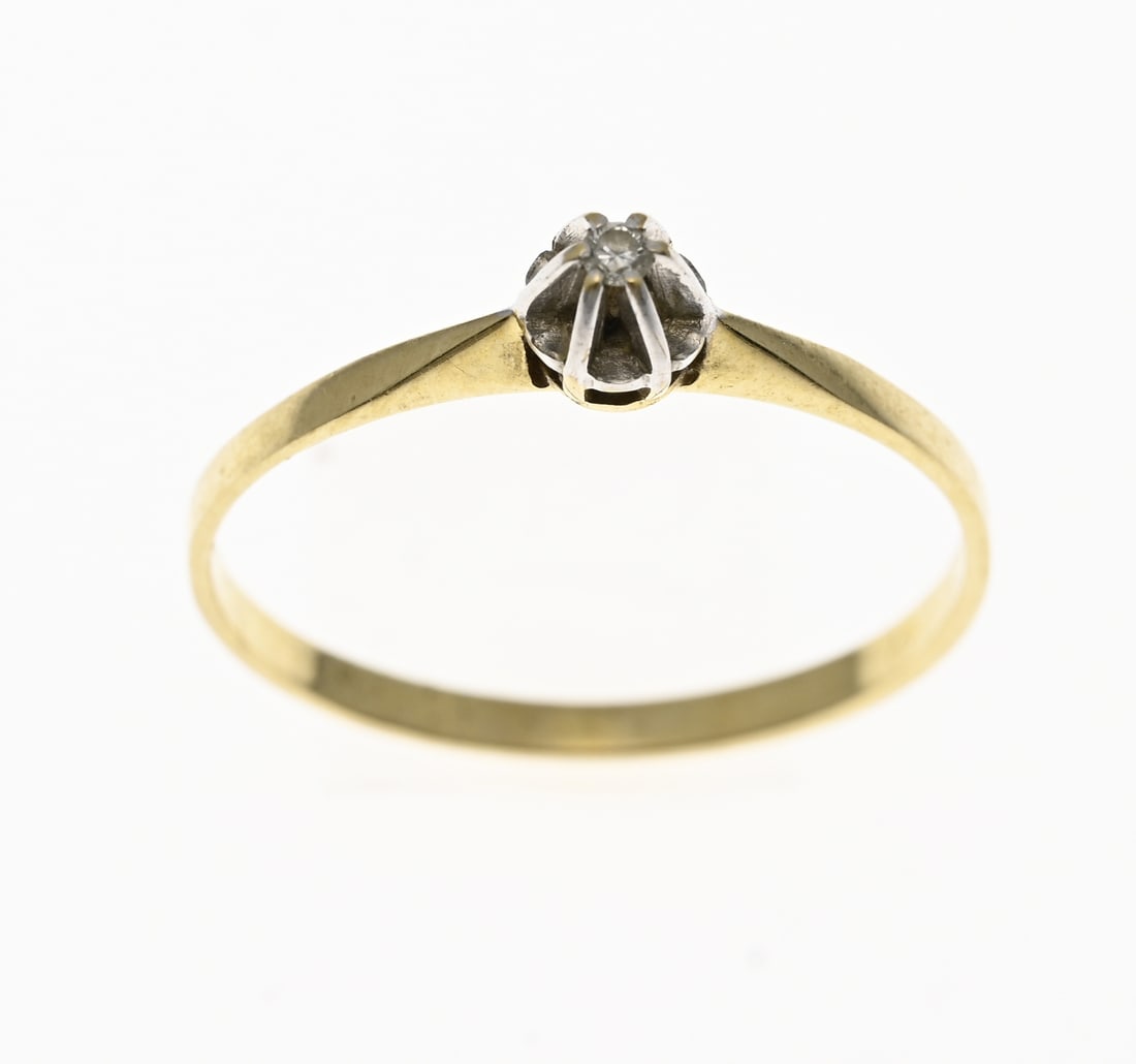 Gold ring with mirror setting: Yellow gold ring, 585/000, with a white gold mirror setting set with a brilliant-cut diamond, approx. 0.02 ct. ø 56. 1.2 grams. In good condition.