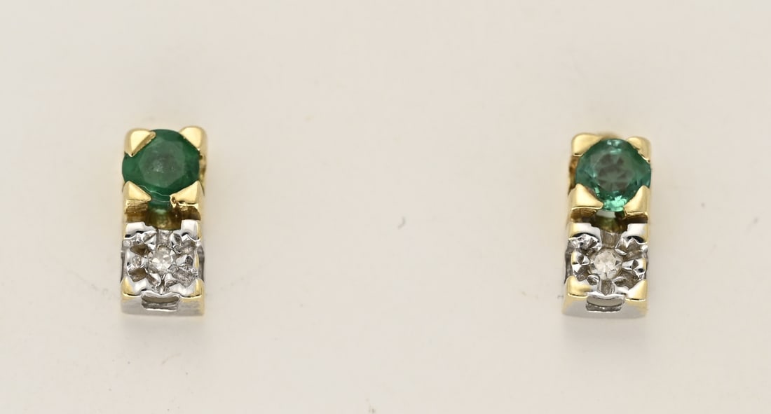 Gold stud earrings with emerald (1 of 1)