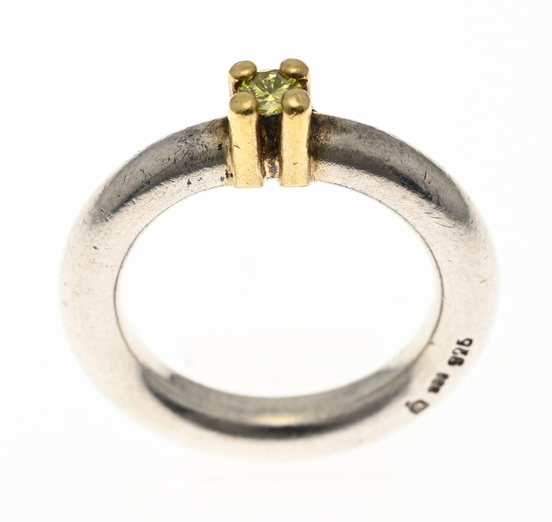 Ring with palladium, silver and yellow diamond: Solid ring of silver and palladium, 925/000 and 900/000, set with a yellow brilliant-cut diamond, ø 3.5 mm, approx. 9.2 grams. Slightly scratched, otherwise in good condition.