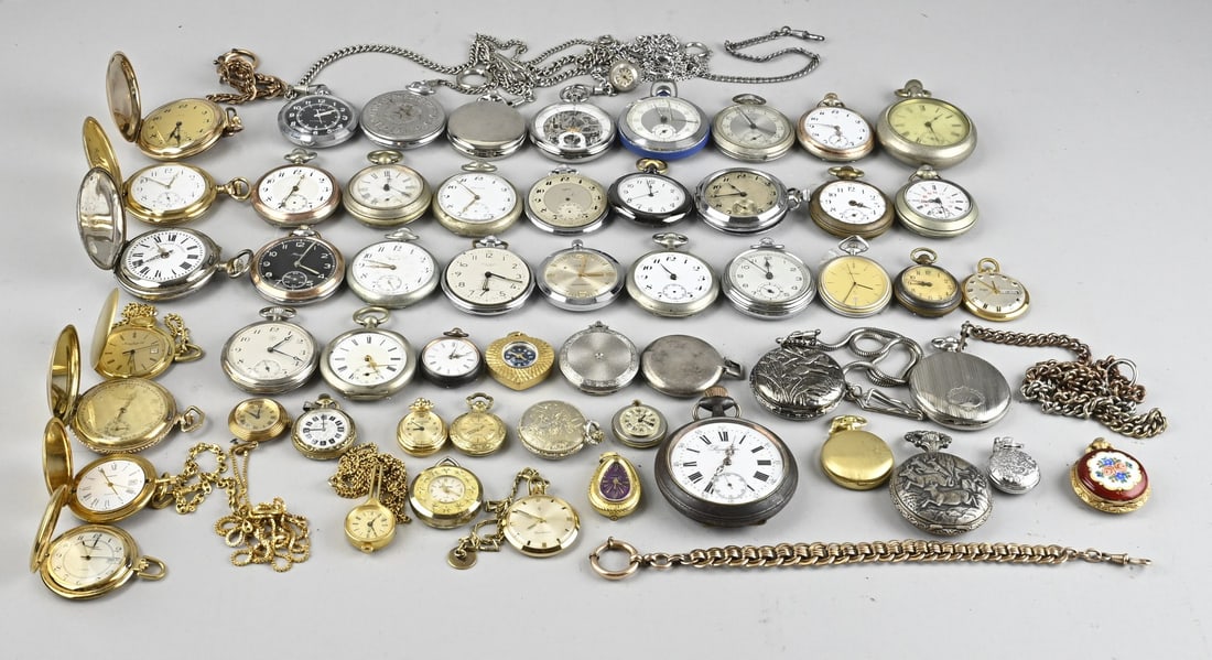 Lot of pocket watches: Large lot of pocket watches, various models, mechanical and quartz. Including Kienzle, Ruhla, and Walham. Some are missing glass. With various chains. In reasonably good condition.