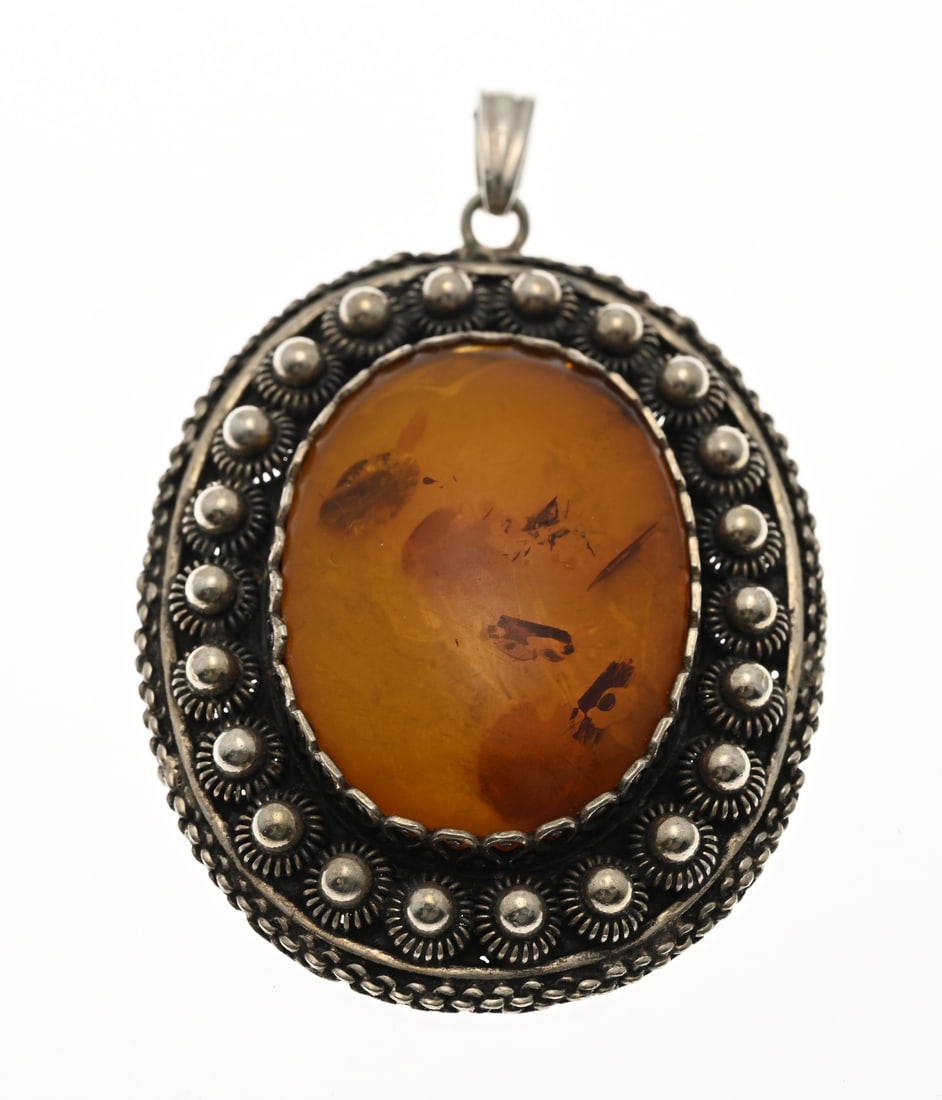 Silver pendant with amber (1 of 1)