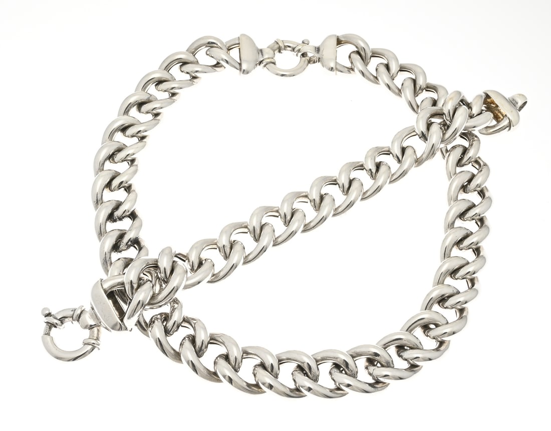 Silver gourmet necklace and bracelet: Set with a silver necklace and bracelet, 925/000, with chunky curb link fitted with a large spring loop. Width 18 mm. Length 22-45 cm. Approx. 209 grams. In very good condition.