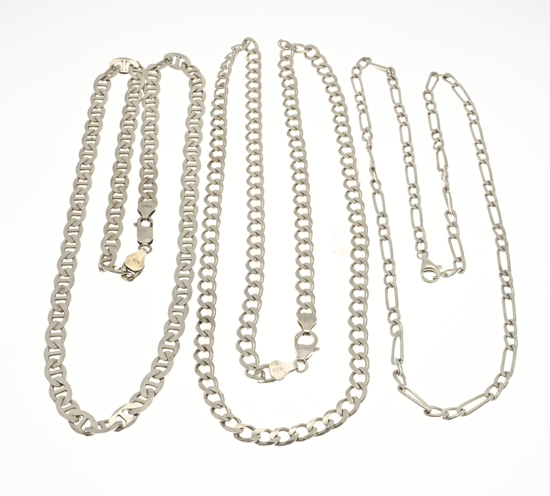 Various silver necklaces: Three silver necklaces, 925/000, various somewhat wider models. Width 4-6.5 mm. 55 and 70 cm. Total approx. 77.2 grams. As new.