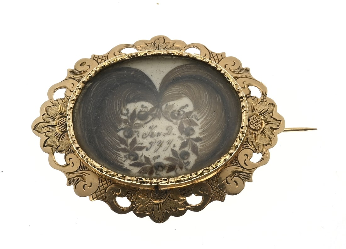 Gold mourning brooch with hair (1 of 2)