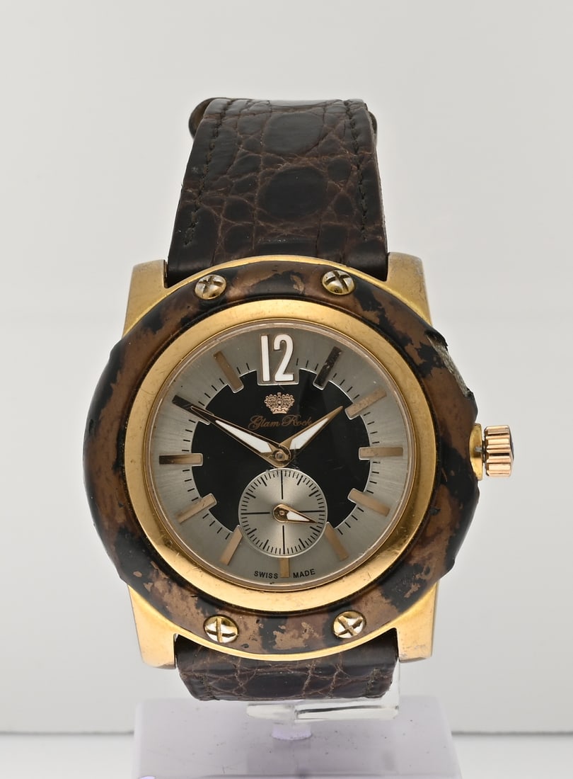 Large gold-plated watch, Glam Rock: Large watch, Glam Rock, Miami GR10017, gold-plated model with a black-brown bezel, small piece broken off near the crown. Mounted on a brown strap. Case diameter 46.5 mm. Working. In good condition.