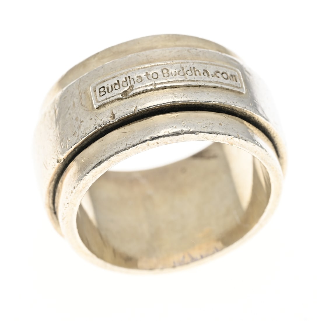 Chunky silver Buddha to Buddha ring: Chunky, wide silver Buddha to Buddha ring, 925/000. Smooth ring with a slightly narrower ring over it. Width 16 mm. ø 67. Approx. 31 grams. Clear signs of wear. Marked: Buddha to Buddha.com on